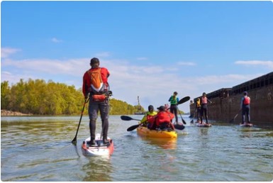 Choose dress for safe kayaking